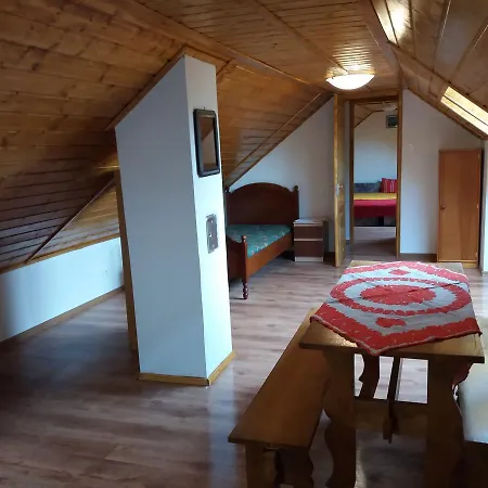 Orban Vendeghaz Kır Evi